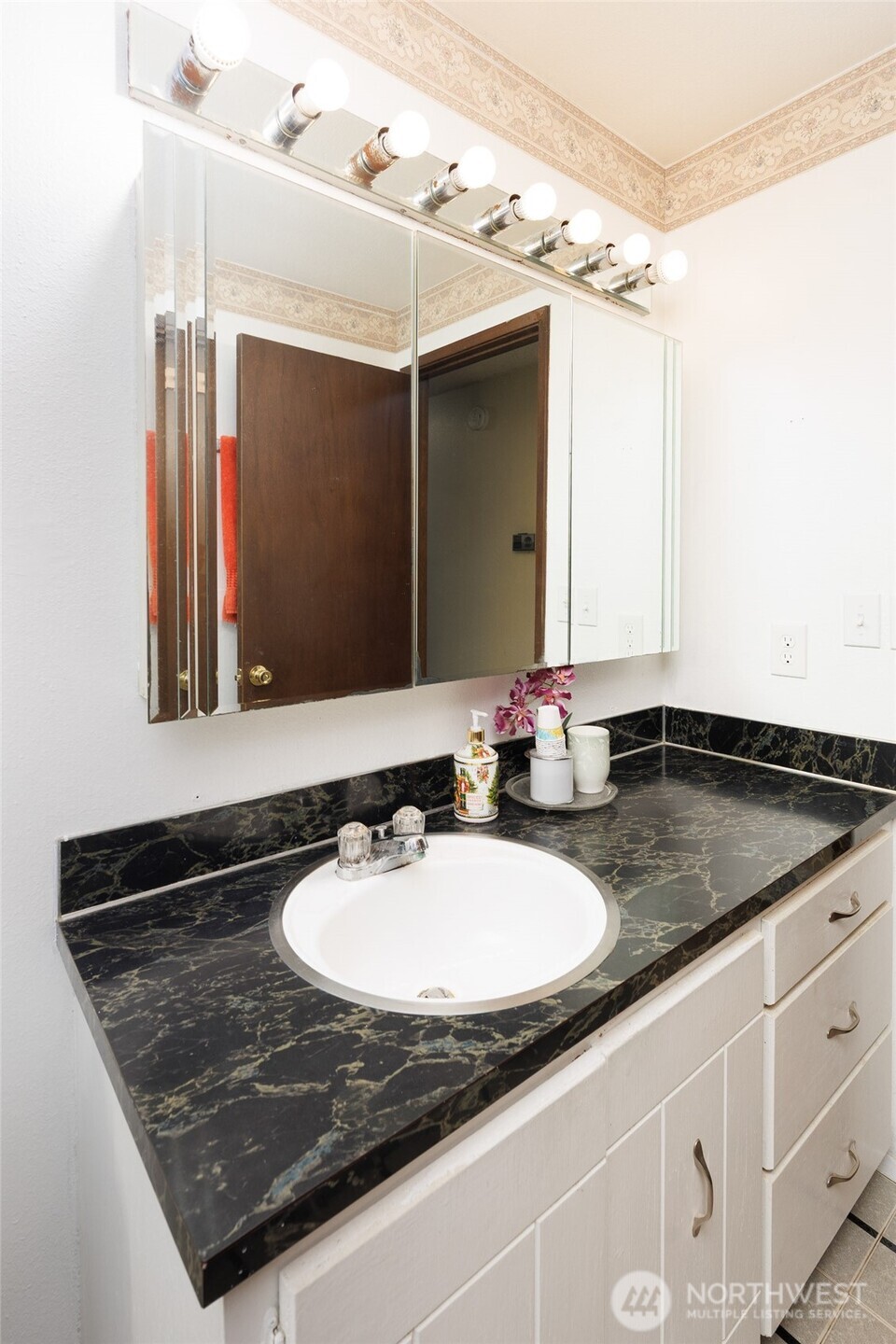 8926 Emerson Place Property Photo 10