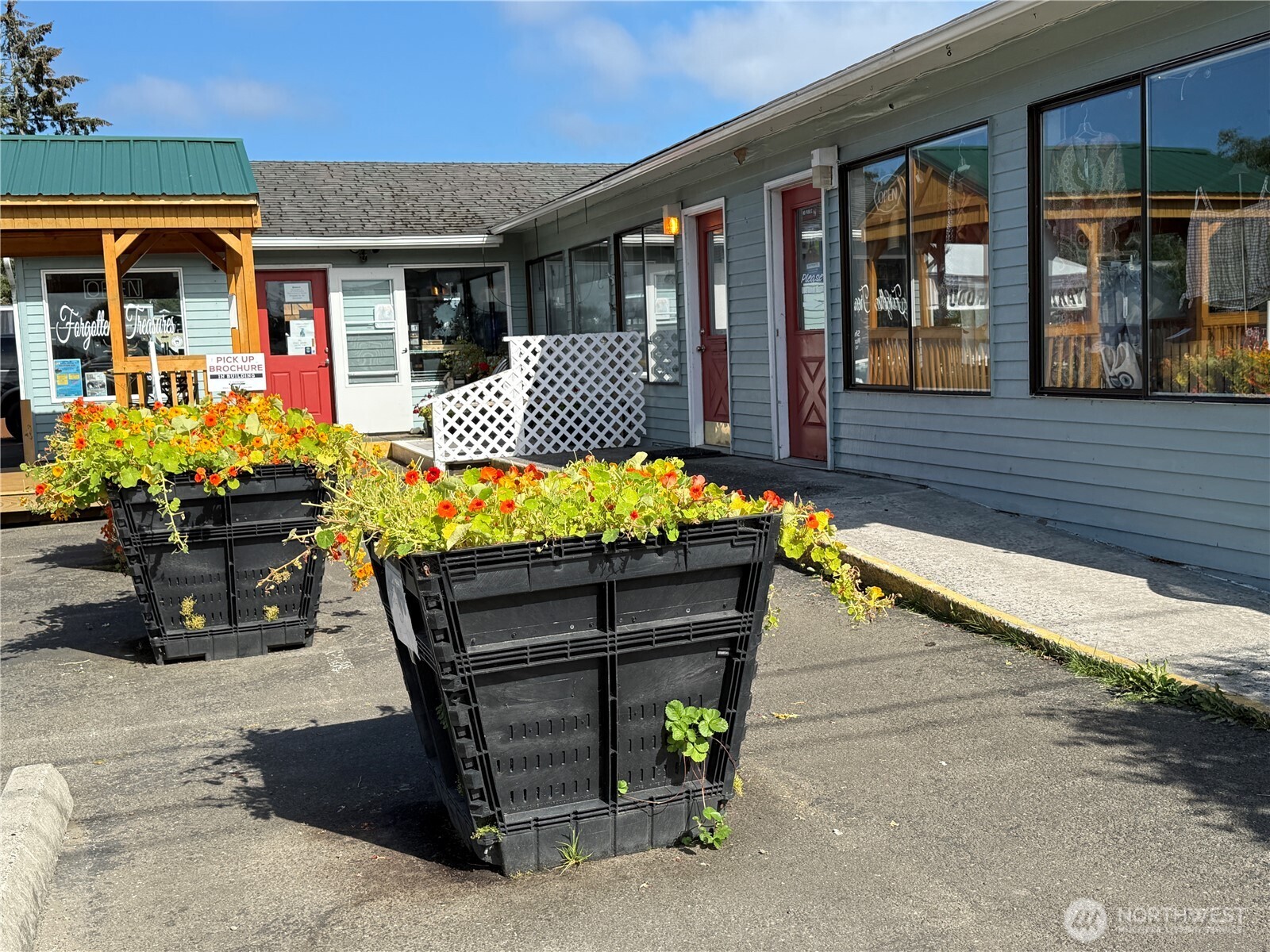 1910 Bay Avenue Property Photo 2