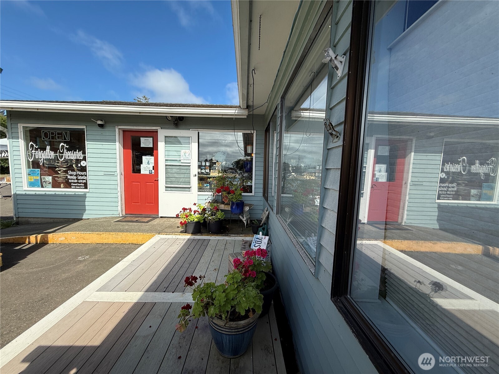 1910 Bay Avenue Property Photo 3