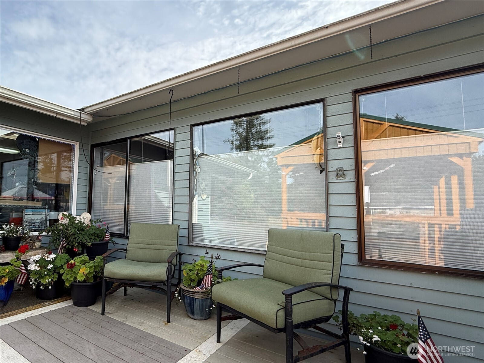 1910 Bay Avenue Property Photo 4