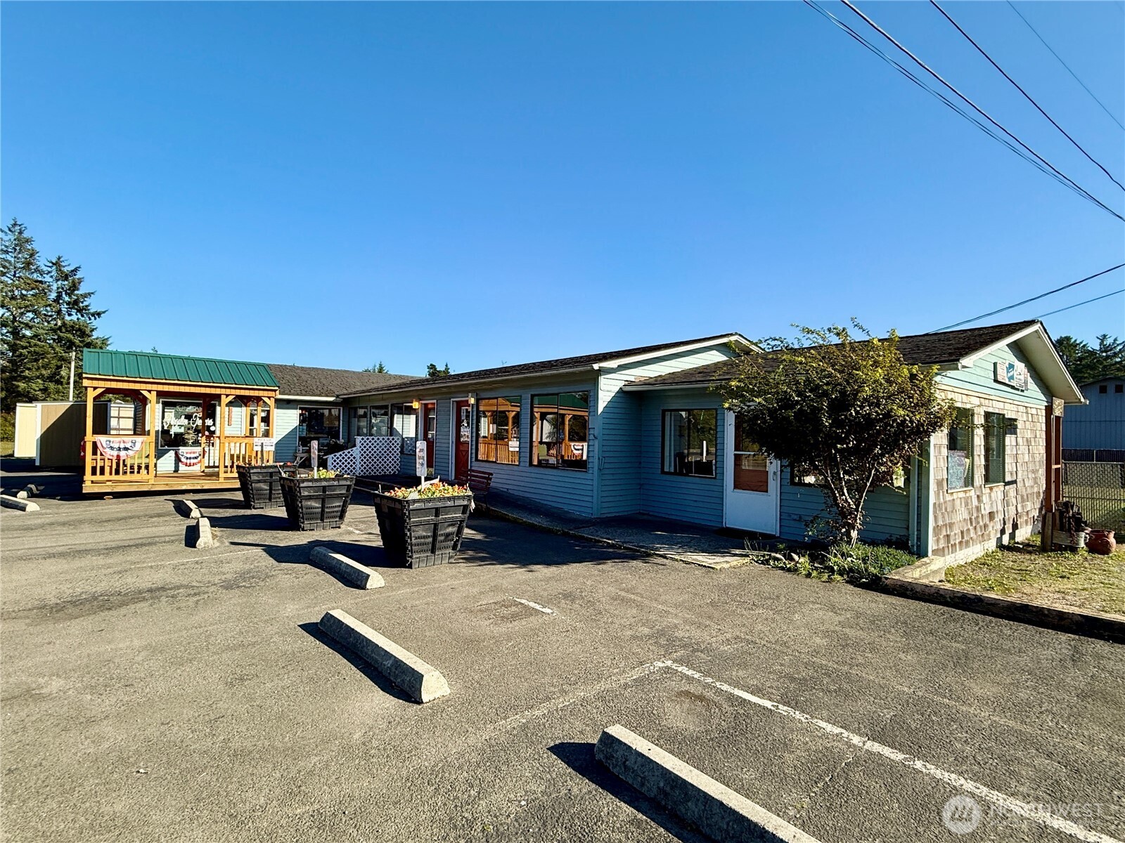 1910 Bay Avenue Property Photo 6