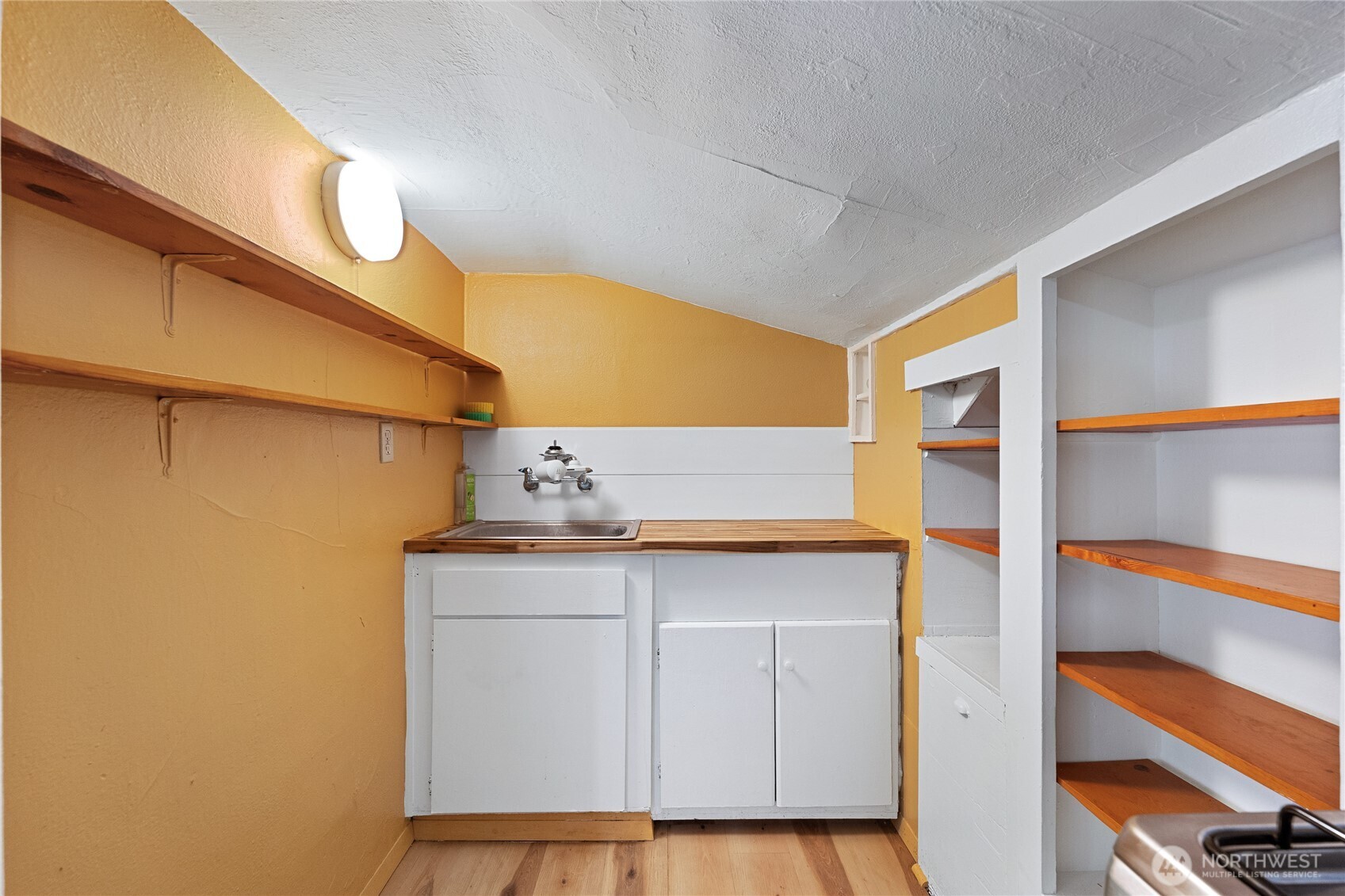 1414 W Tenth Avenue Property Photo 6