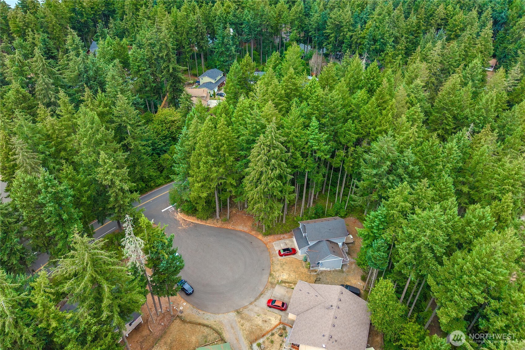 18236 Blue Hills Drive Property Photo 2