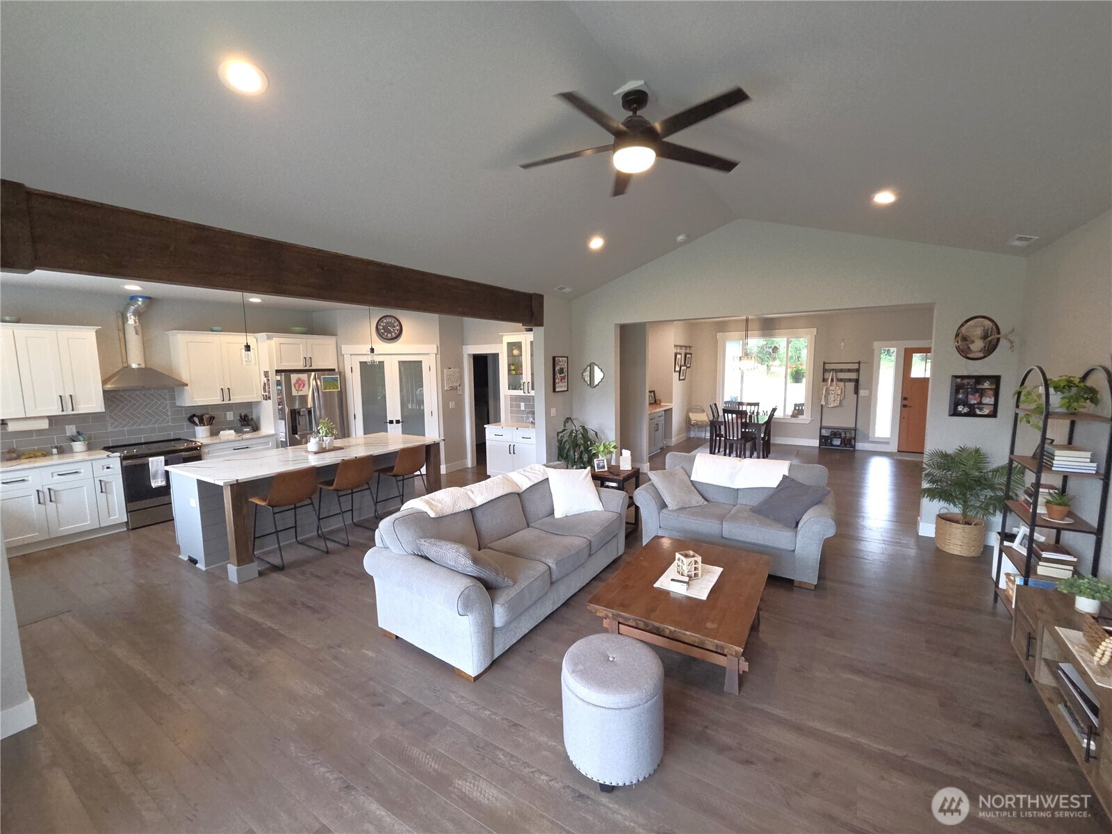 9007 Davis Road Property Photo 11