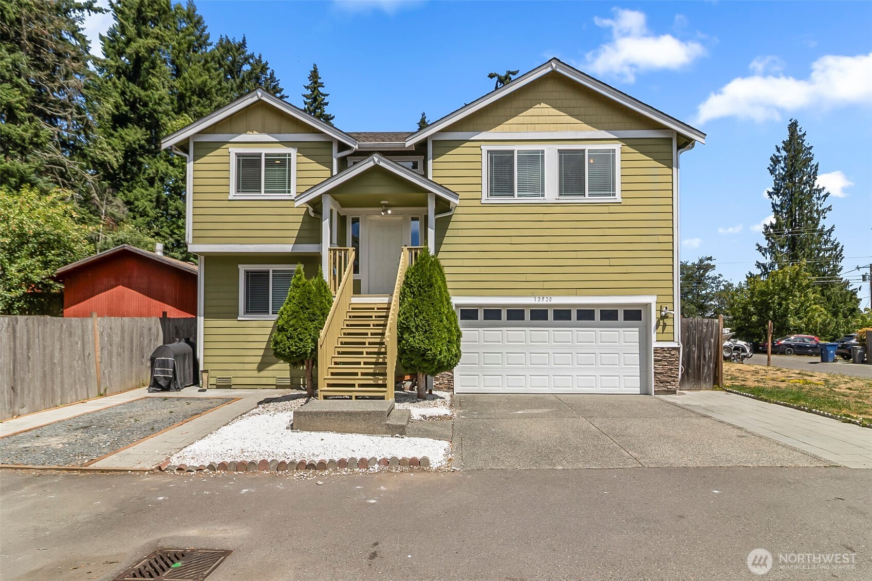 12520 24th Place Property Photo 2