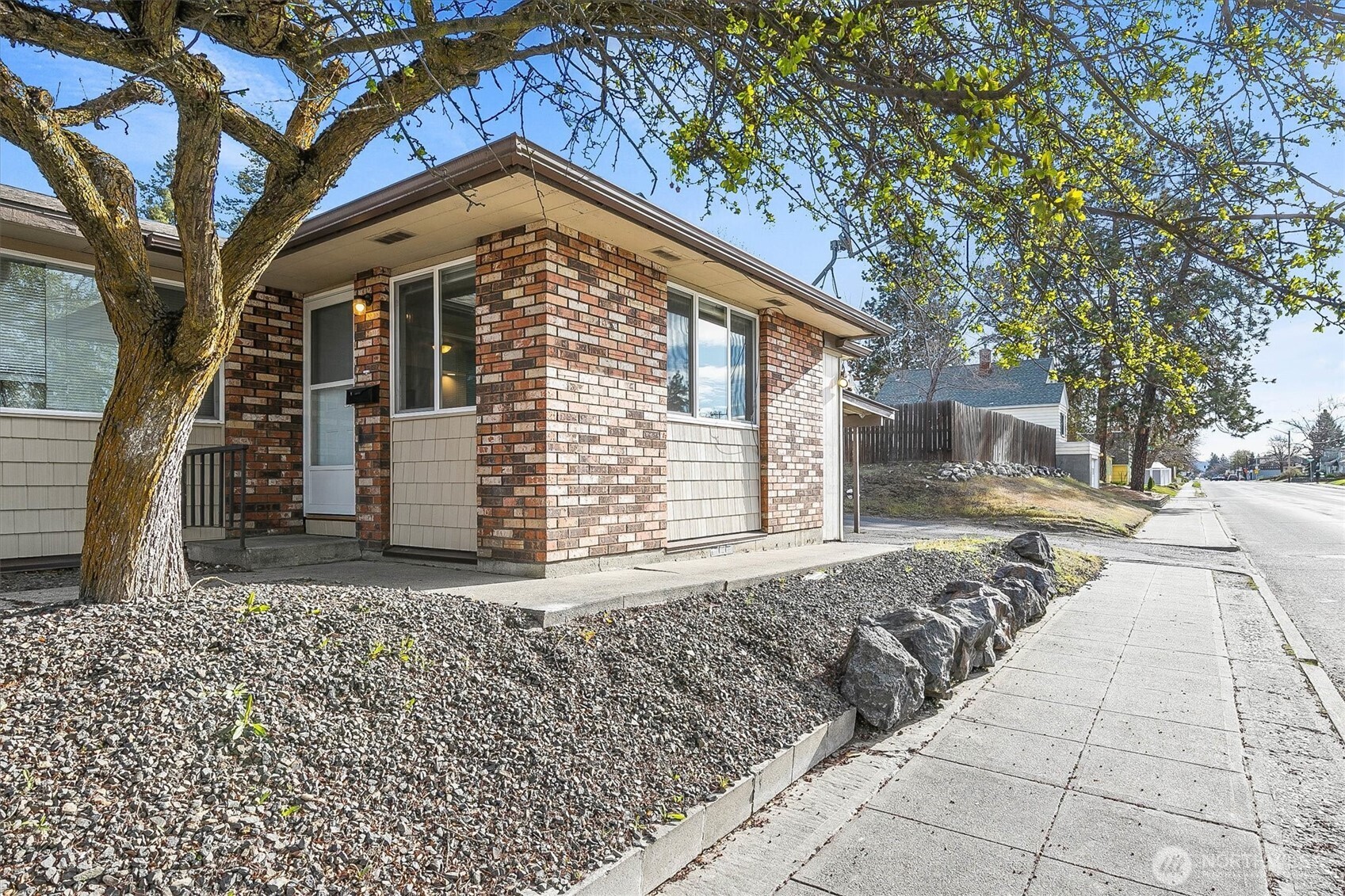 1332 W Garland Avenue Property Photo 2