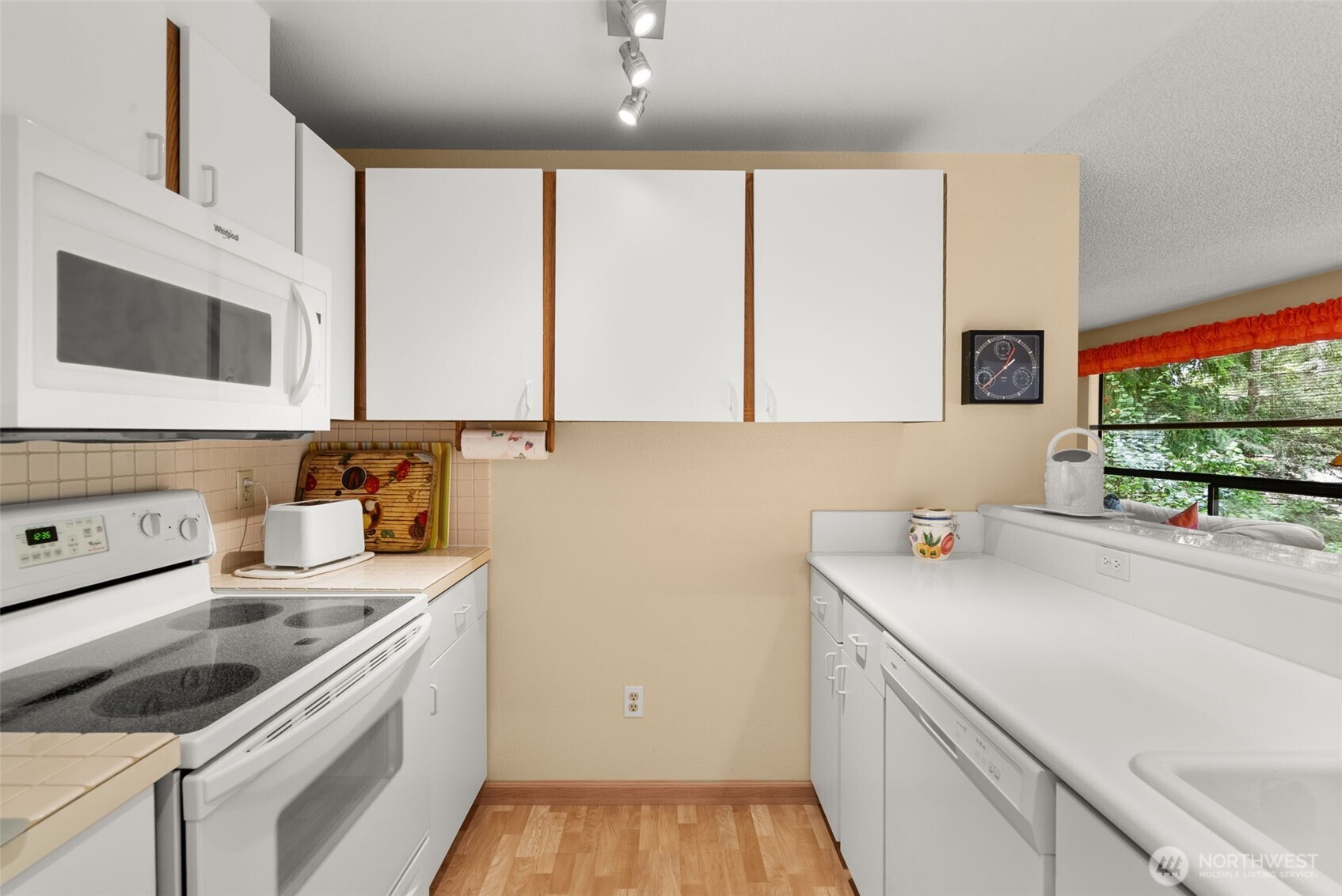 1111 S 249th Place Property Photo 10