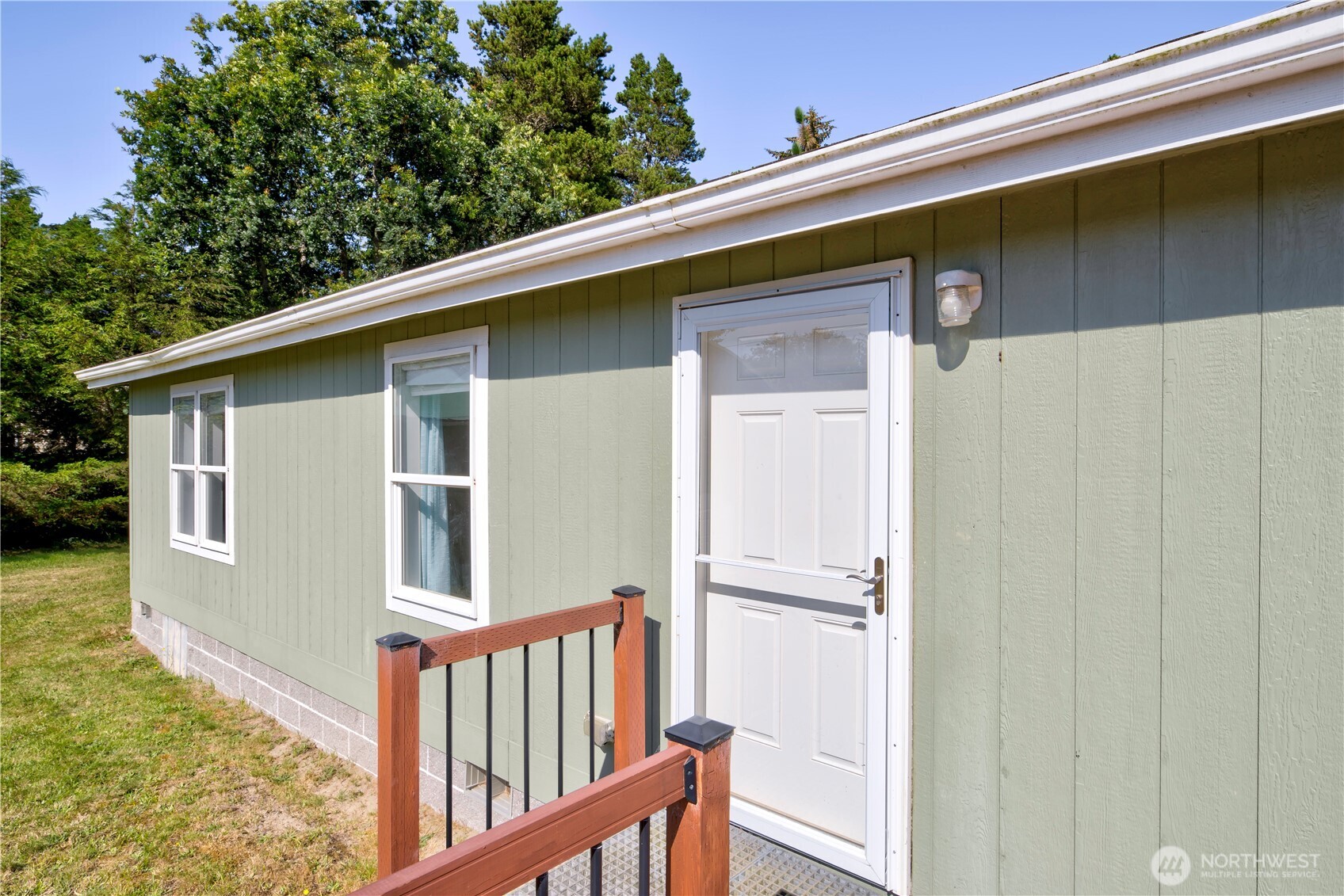 27305 Vernon Avenue Property Photo 4