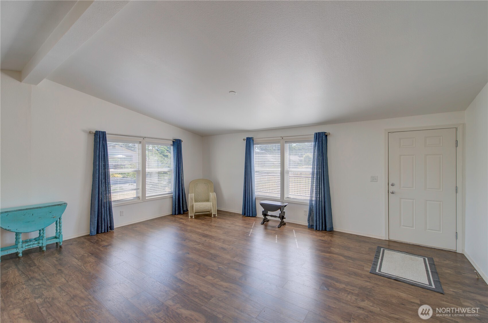 27305 Vernon Avenue Property Photo 6