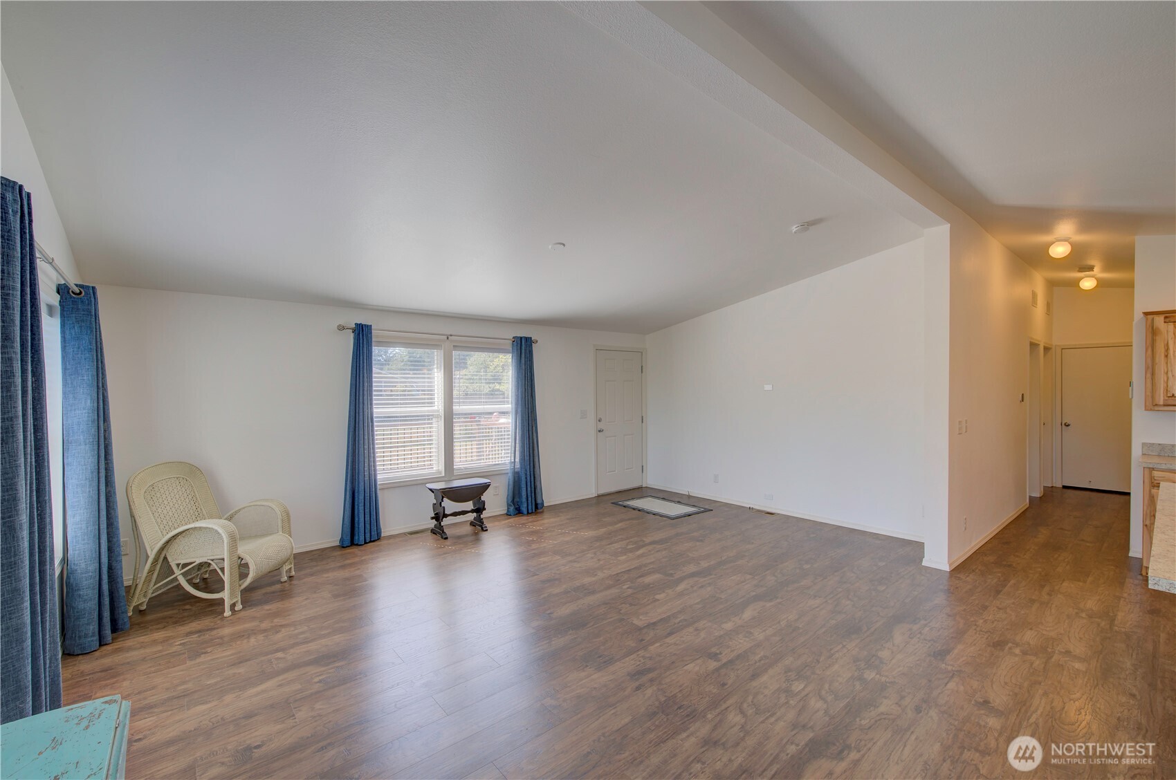 27305 Vernon Avenue Property Photo 7