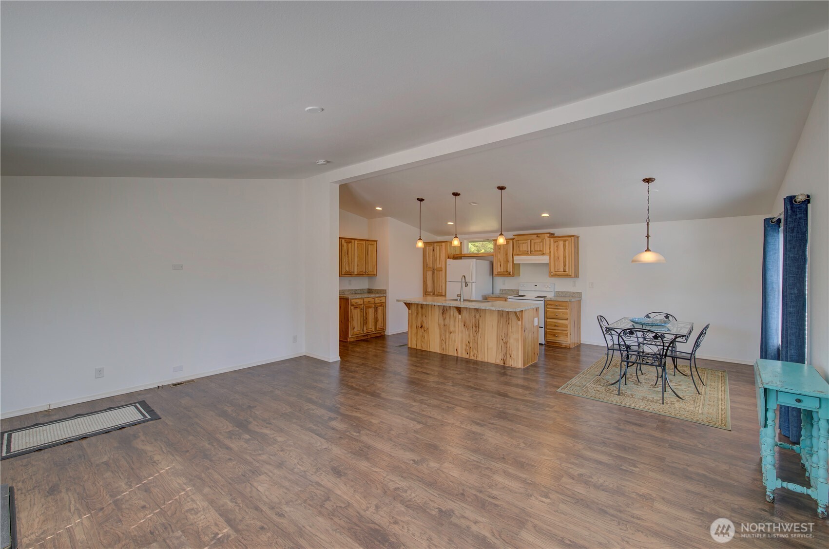 27305 Vernon Avenue Property Photo 8