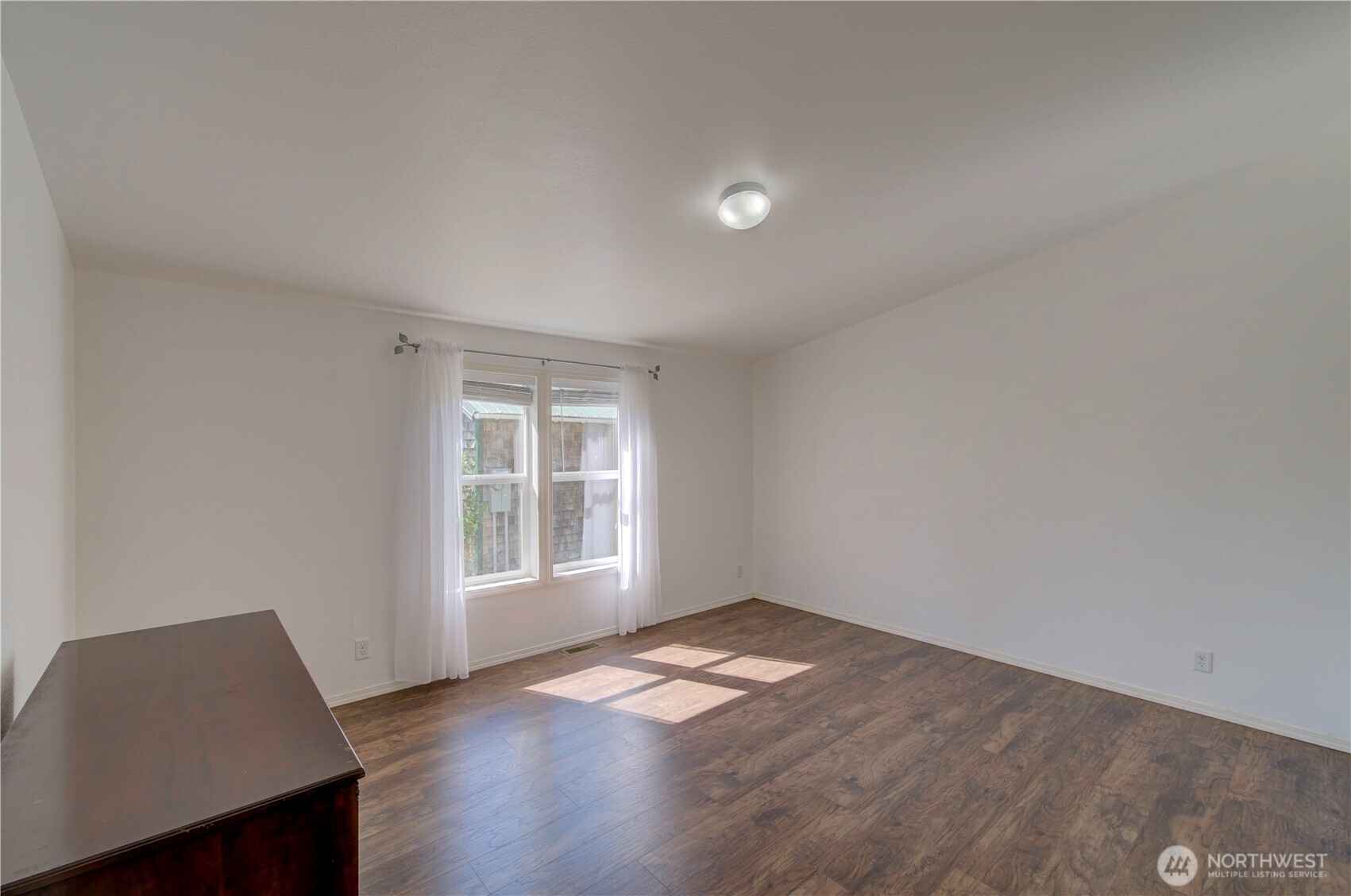 27305 Vernon Avenue Property Photo 10