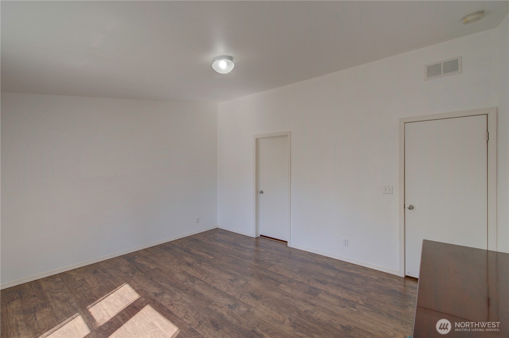 27305 Vernon Avenue Property Photo 11