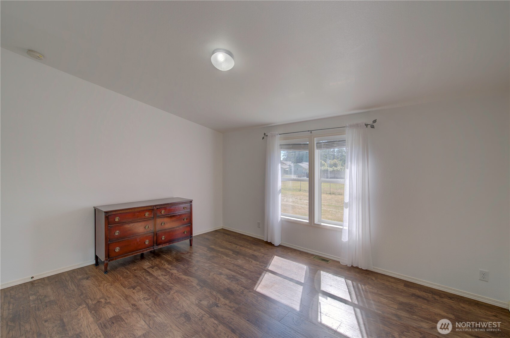 27305 Vernon Avenue Property Photo 12