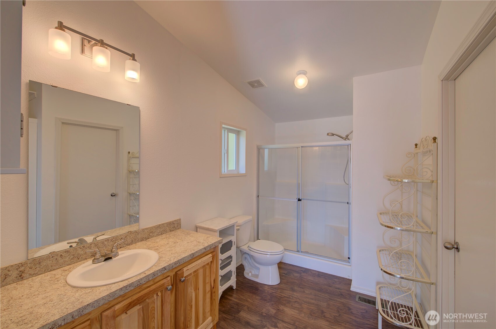 27305 Vernon Avenue Property Photo 13