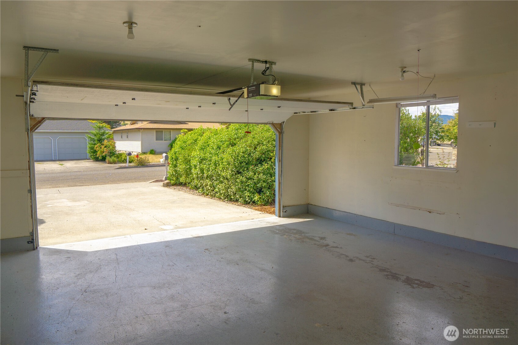 972 E Spruce Street Property Photo 27