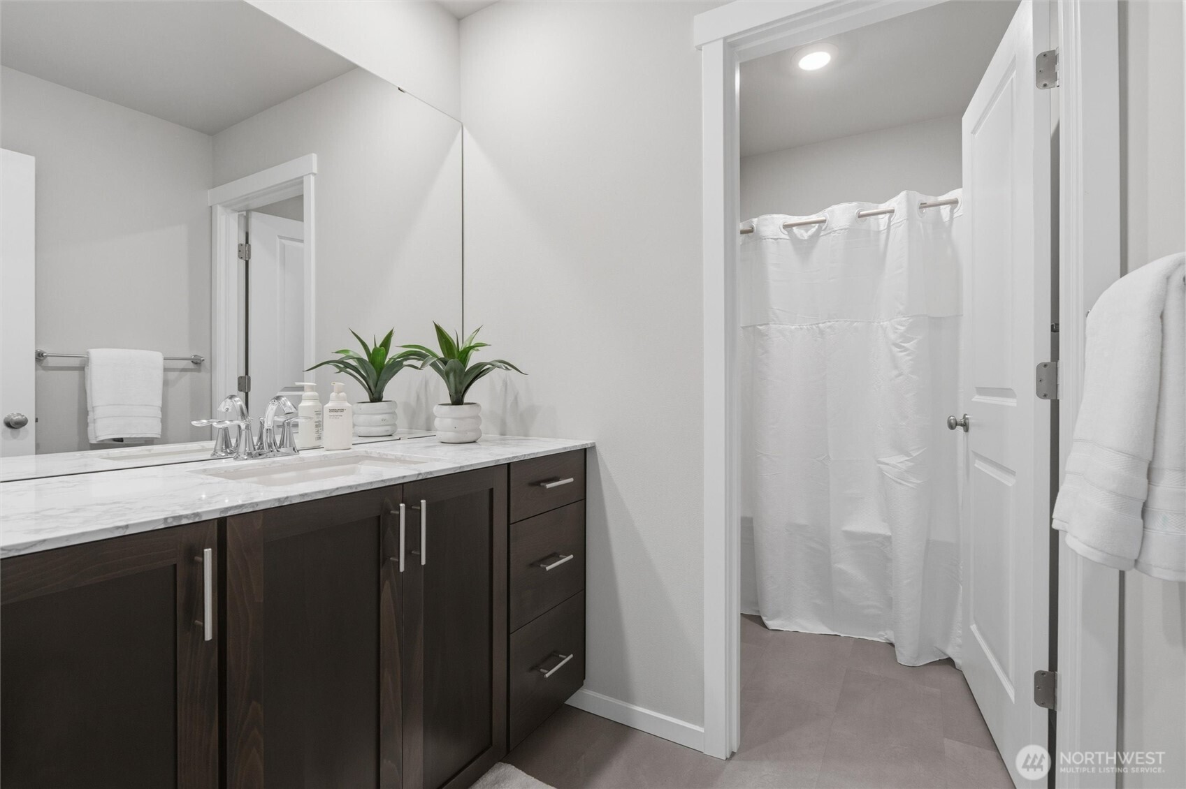 1685 Ne Halden Glen Drive Property Photo 19