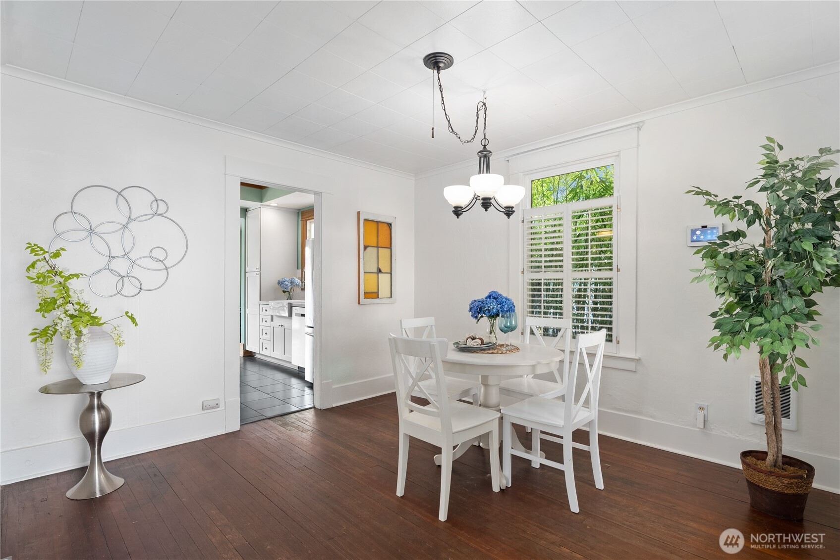 1208 S Oakes Street Property Photo 4