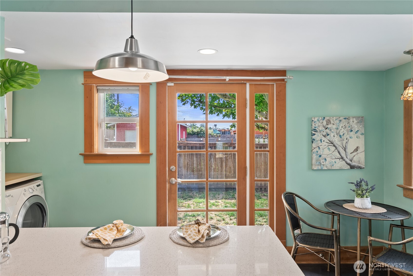 1208 S Oakes Street Property Photo 8