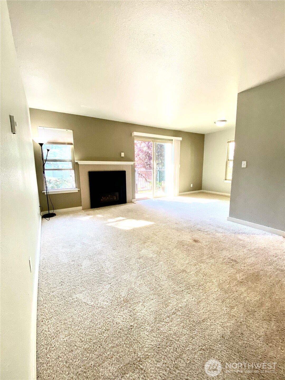 9805 Avondale Rd M-240 Property Photo 3
