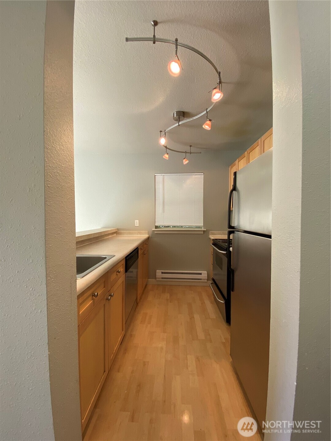 9805 Avondale Rd M-240 Property Photo 4