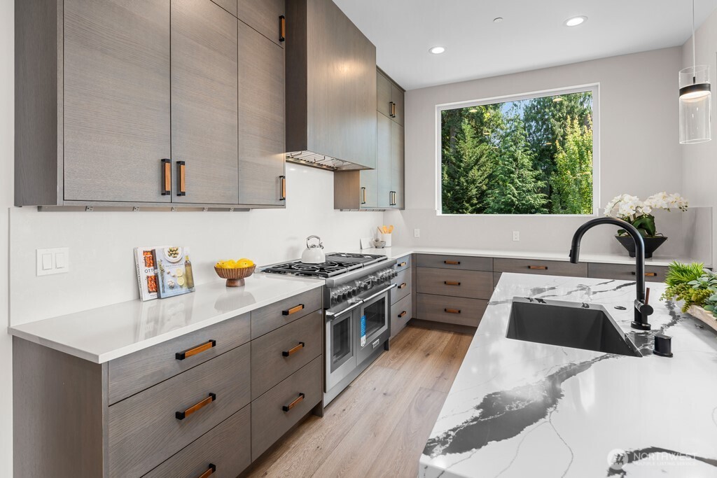 5630 Beach Drive Property Photo 9