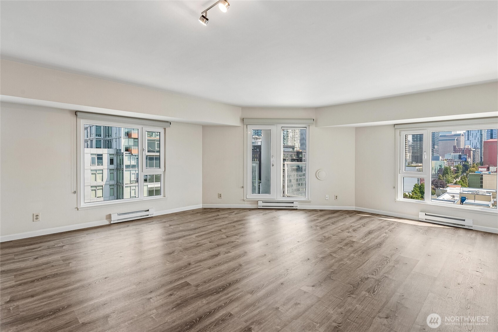121 Vine Avenue 1507 Property Photo 1