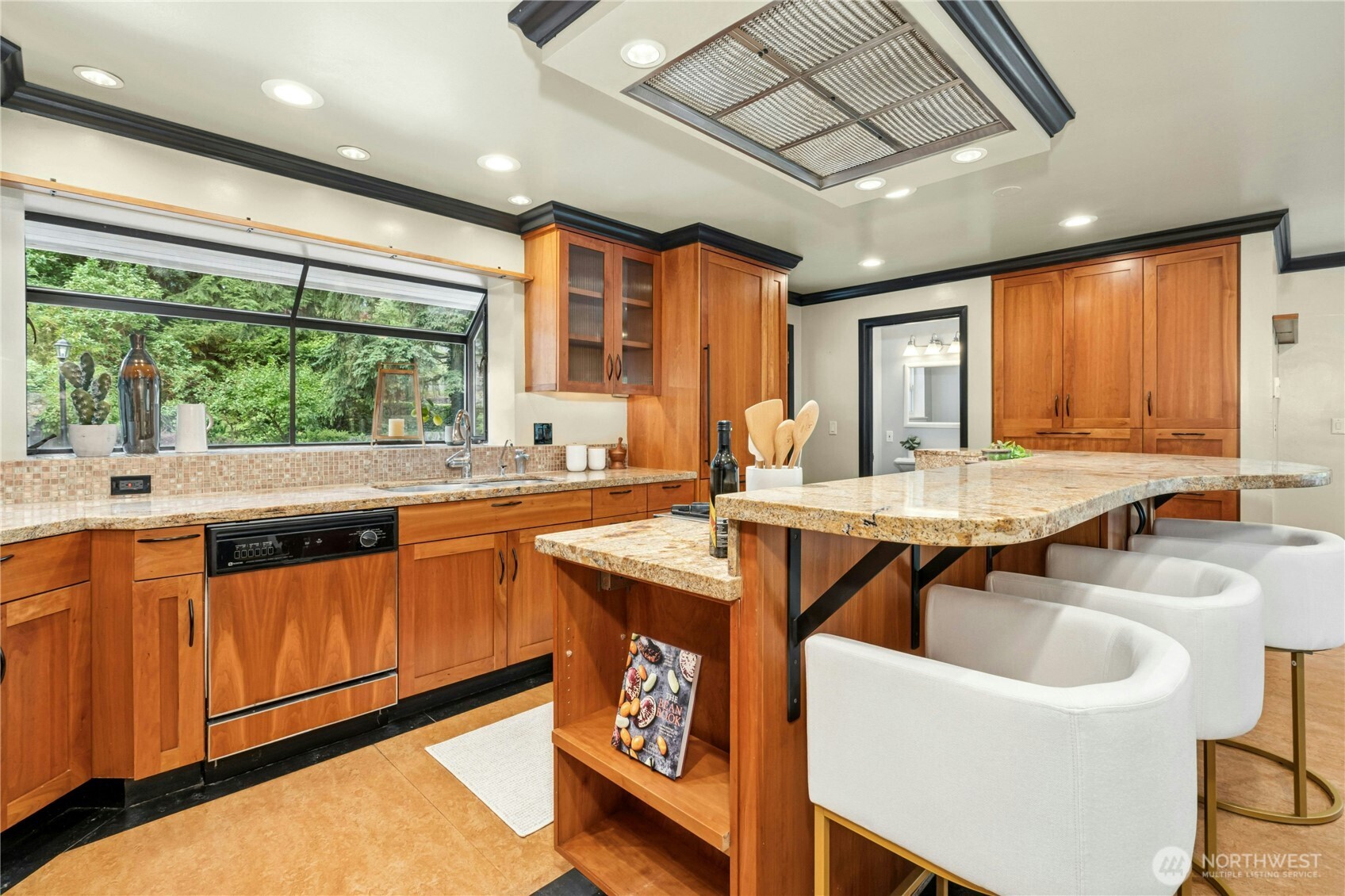 18411 40th Place Property Photo 9