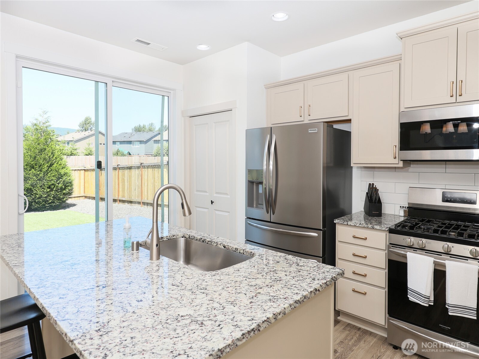 17701 Maple Street Property Photo 4