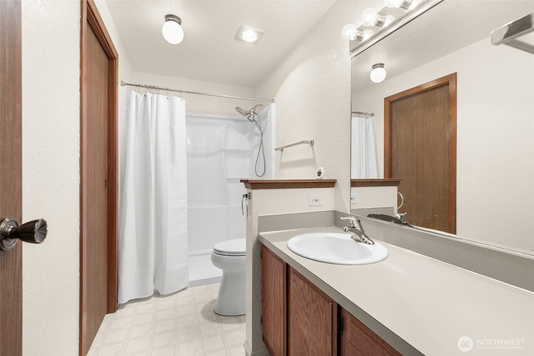 12528 Ne 117th Place E1 Property Photo 12