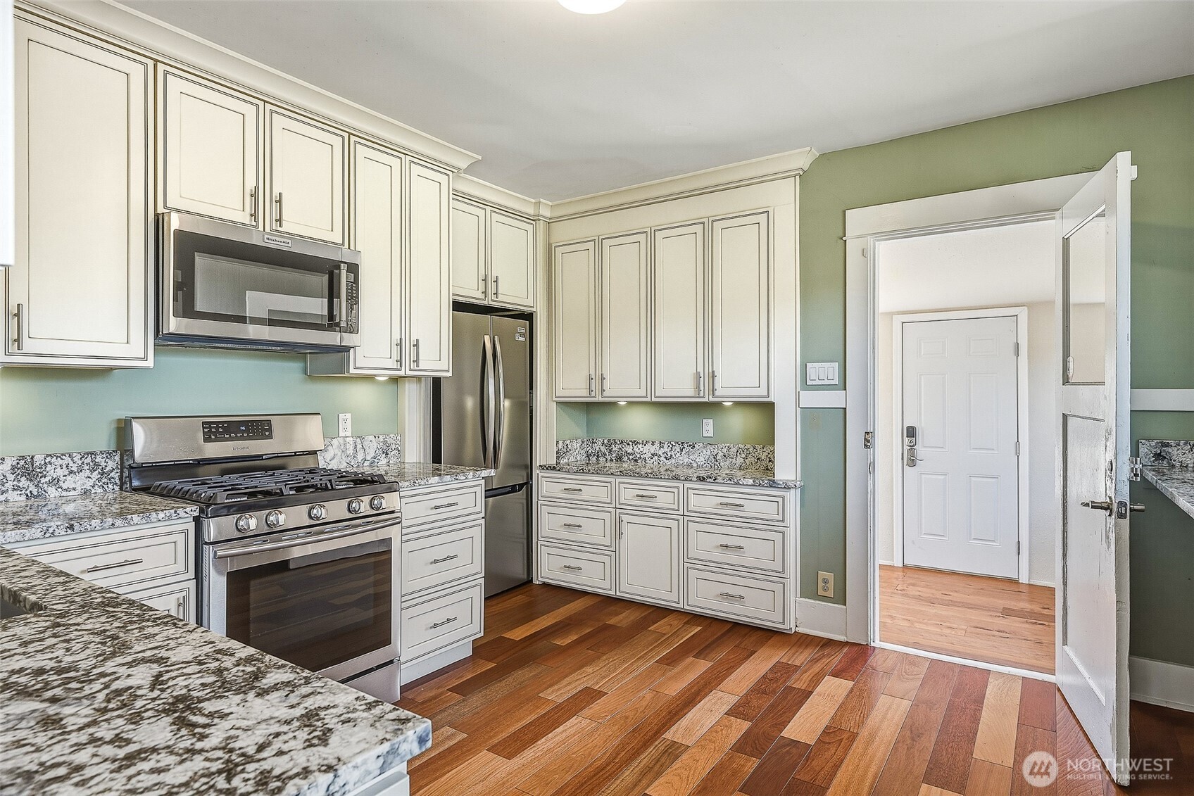 1711 Emerald Street Property Photo 11