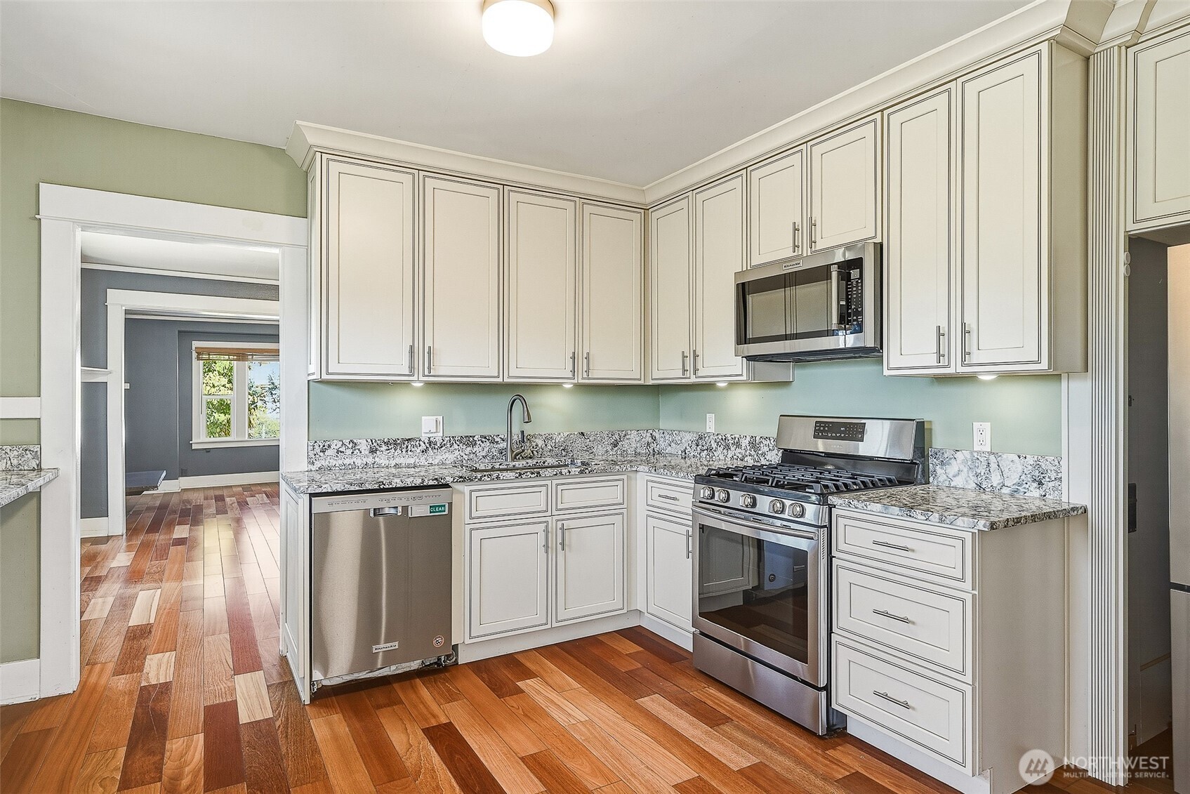 1711 Emerald Street Property Photo 12