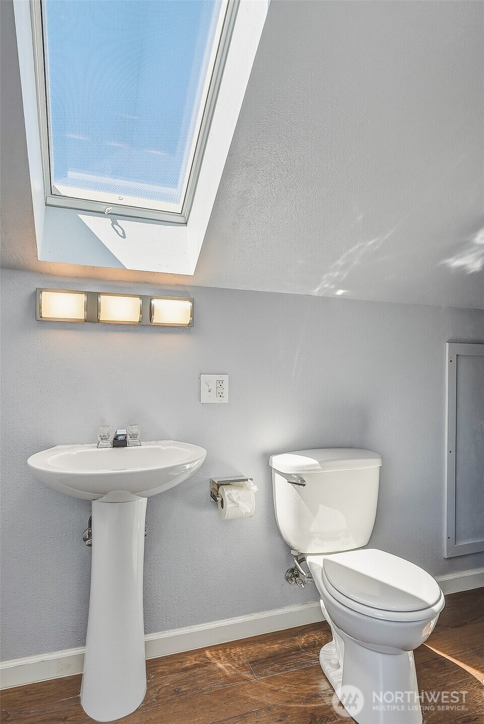 1711 Emerald Street Property Photo 22