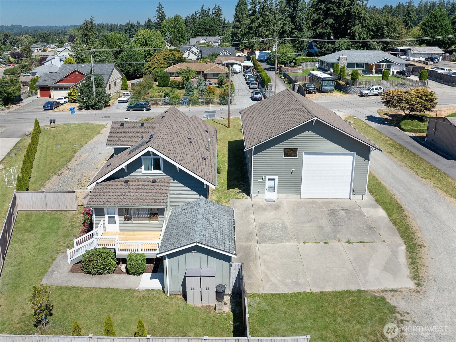 1711 Emerald Street Property Photo 29