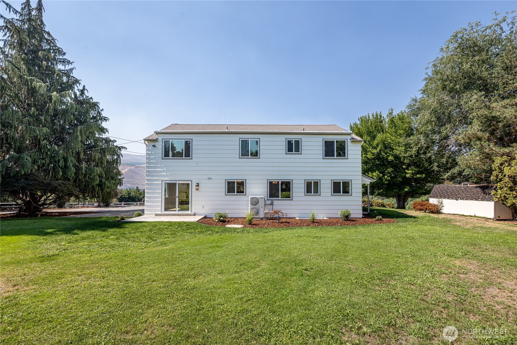 2328 Easy Street Property Photo 4