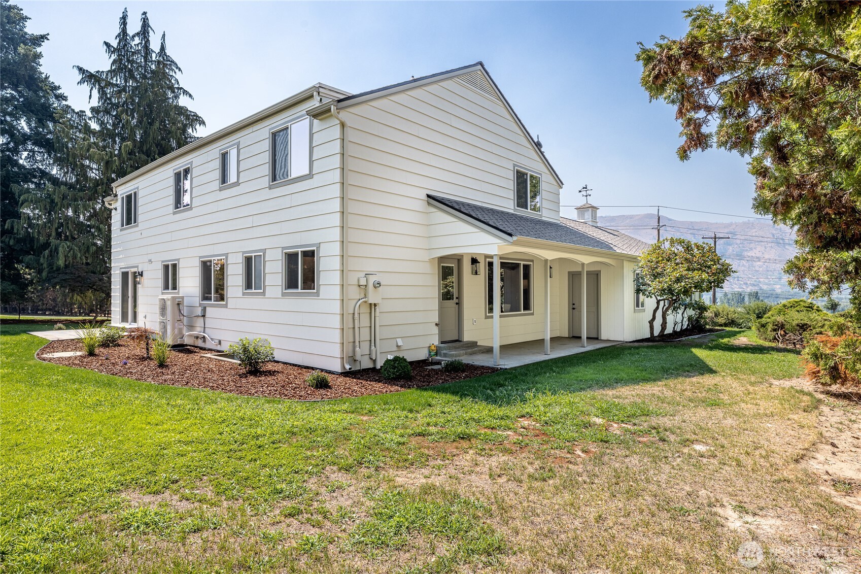 2328 Easy Street Property Photo 5