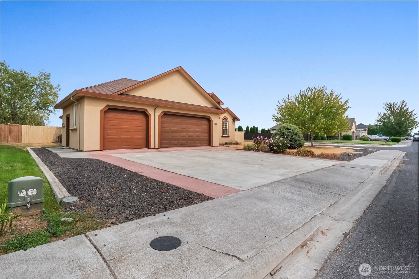 333 N Crestview Property Photo 3