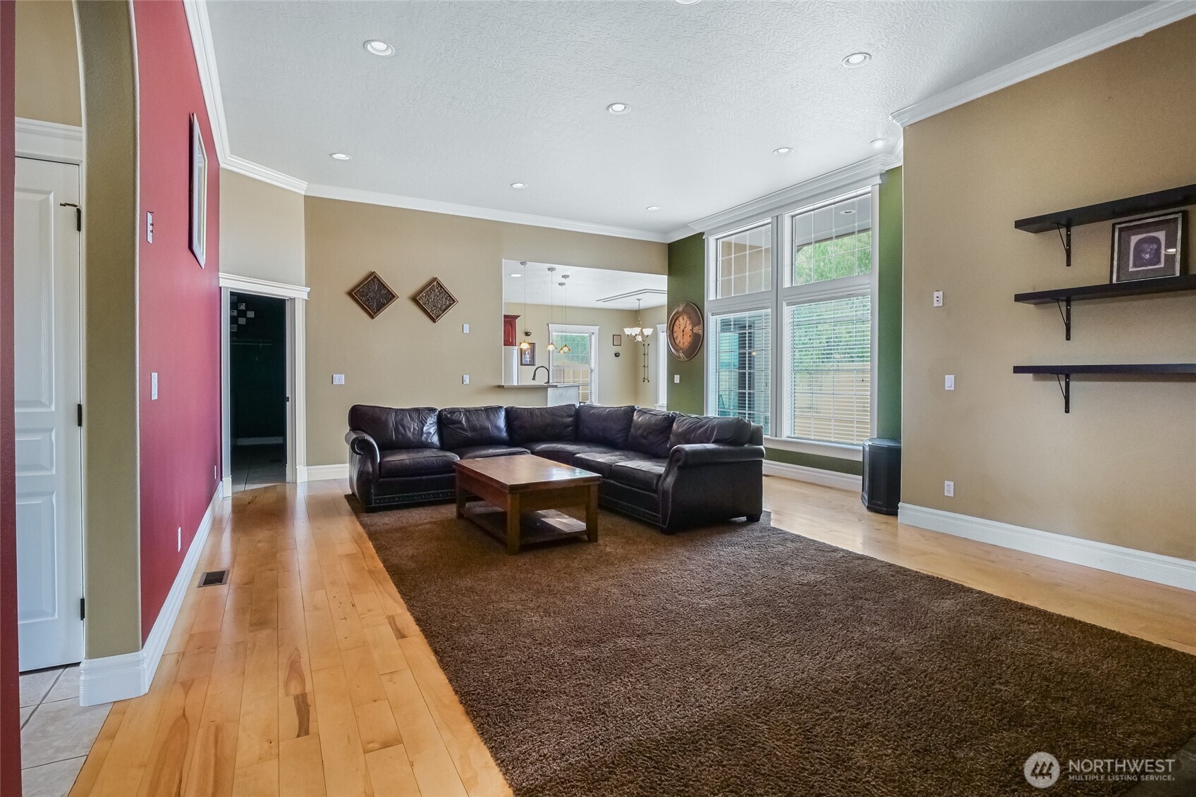 333 N Crestview Property Photo 6
