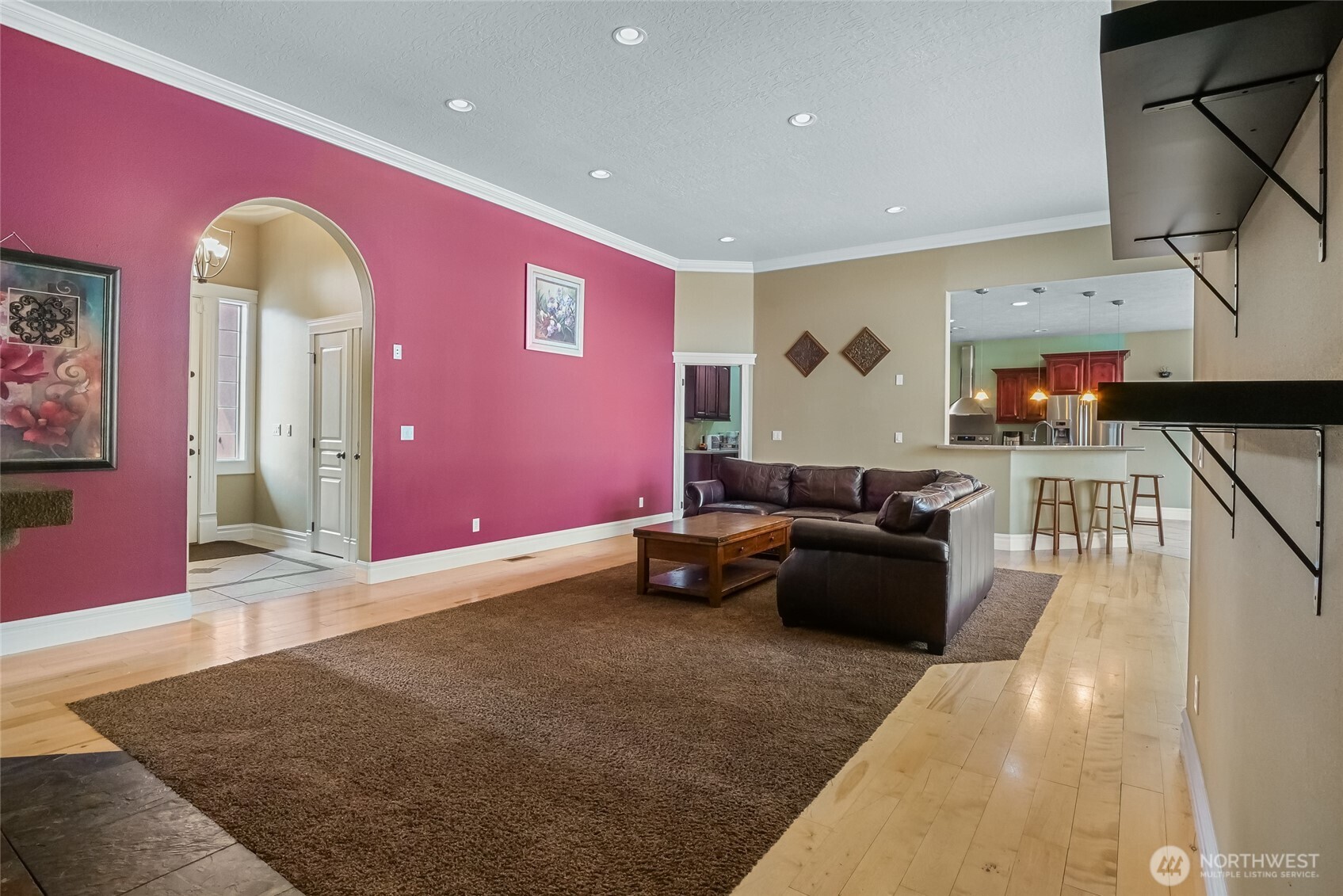 333 N Crestview Property Photo 7