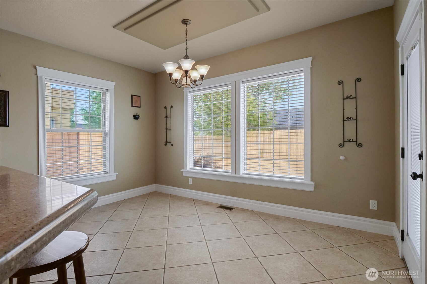 333 N Crestview Property Photo 8