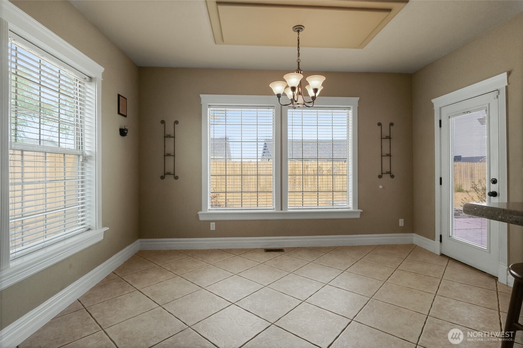 333 N Crestview Property Photo 9