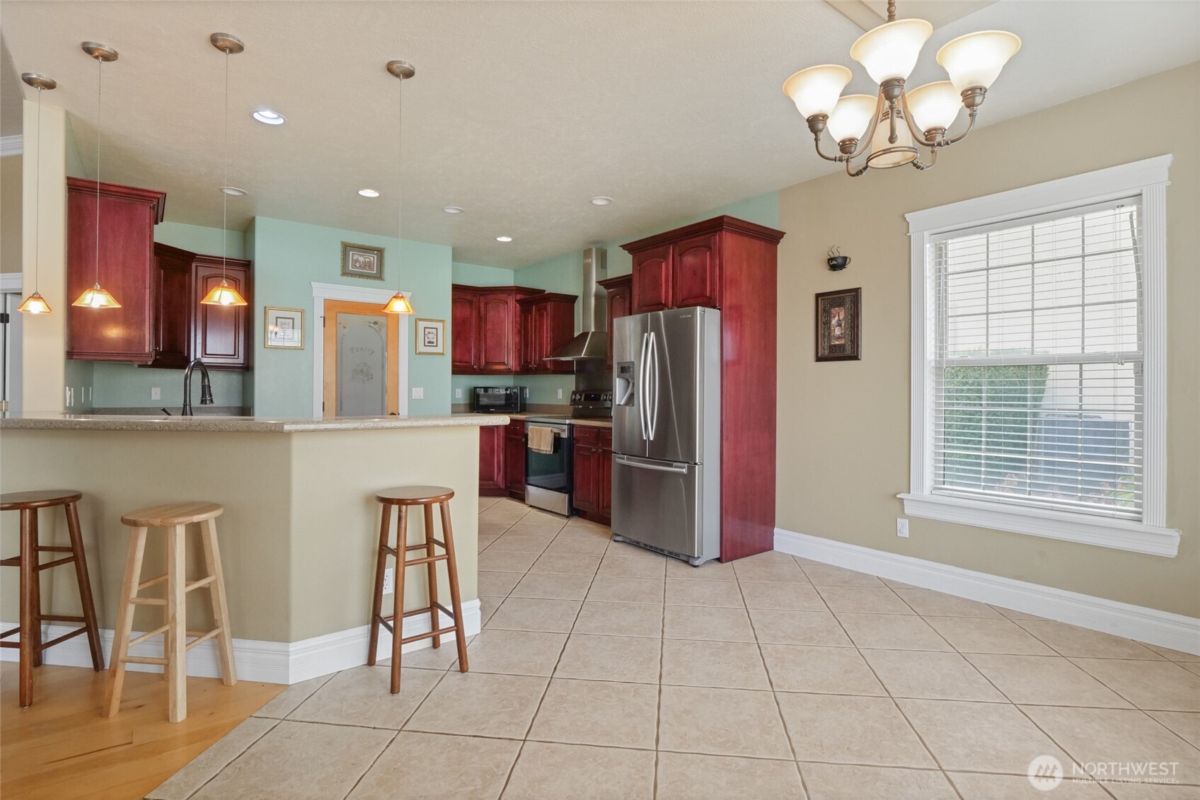 333 N Crestview Property Photo 10