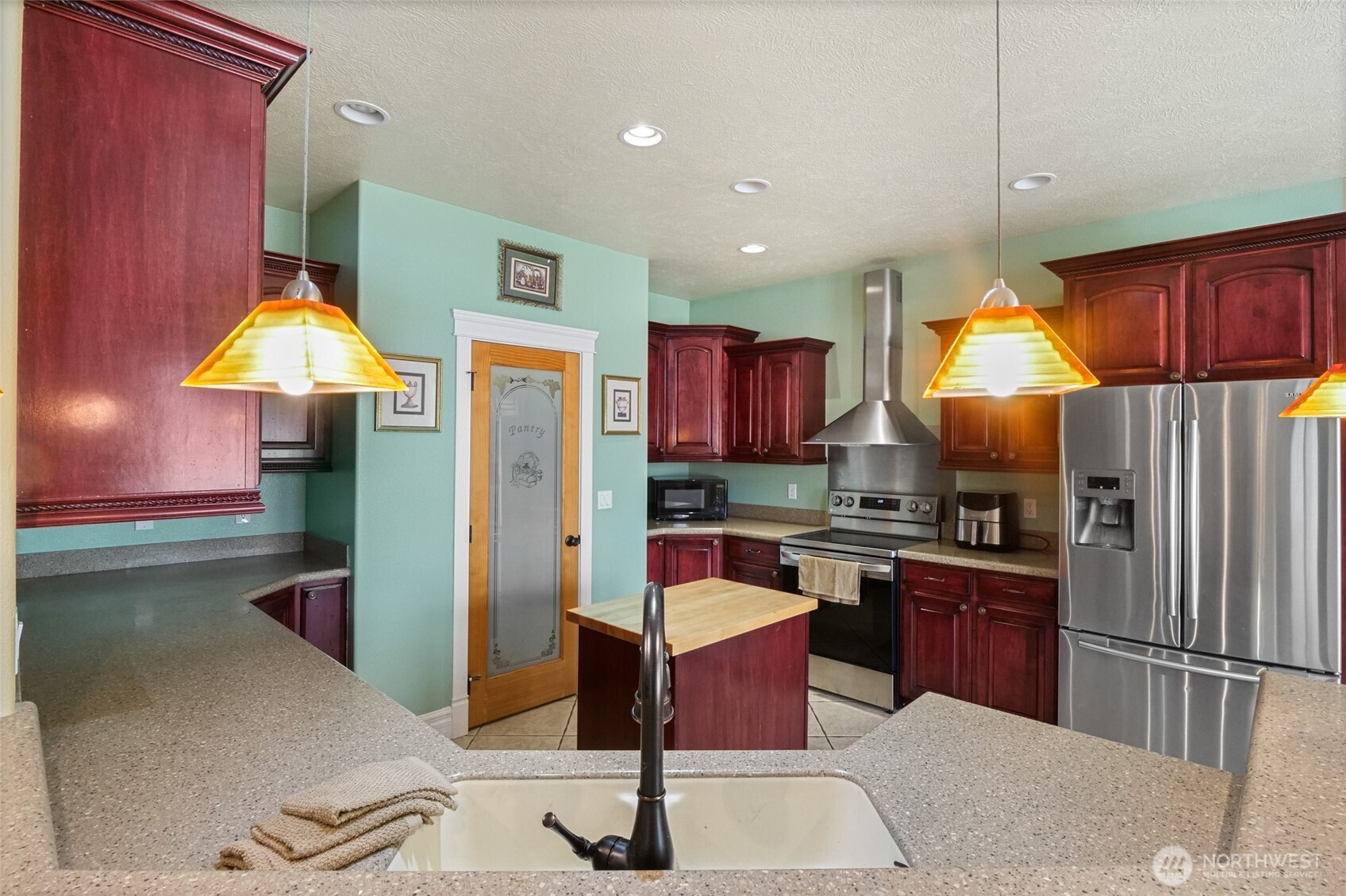333 N Crestview Property Photo 11