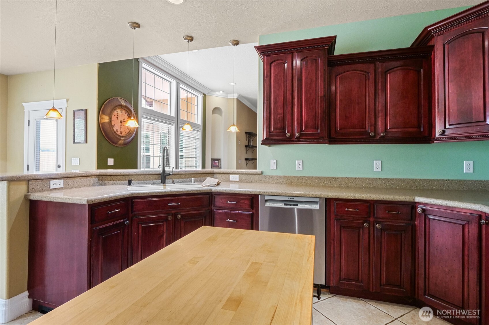 333 N Crestview Property Photo 13