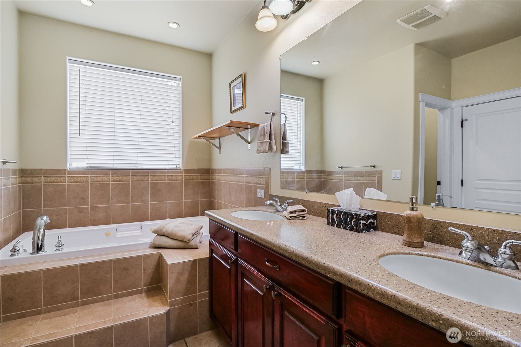 333 N Crestview Property Photo 18