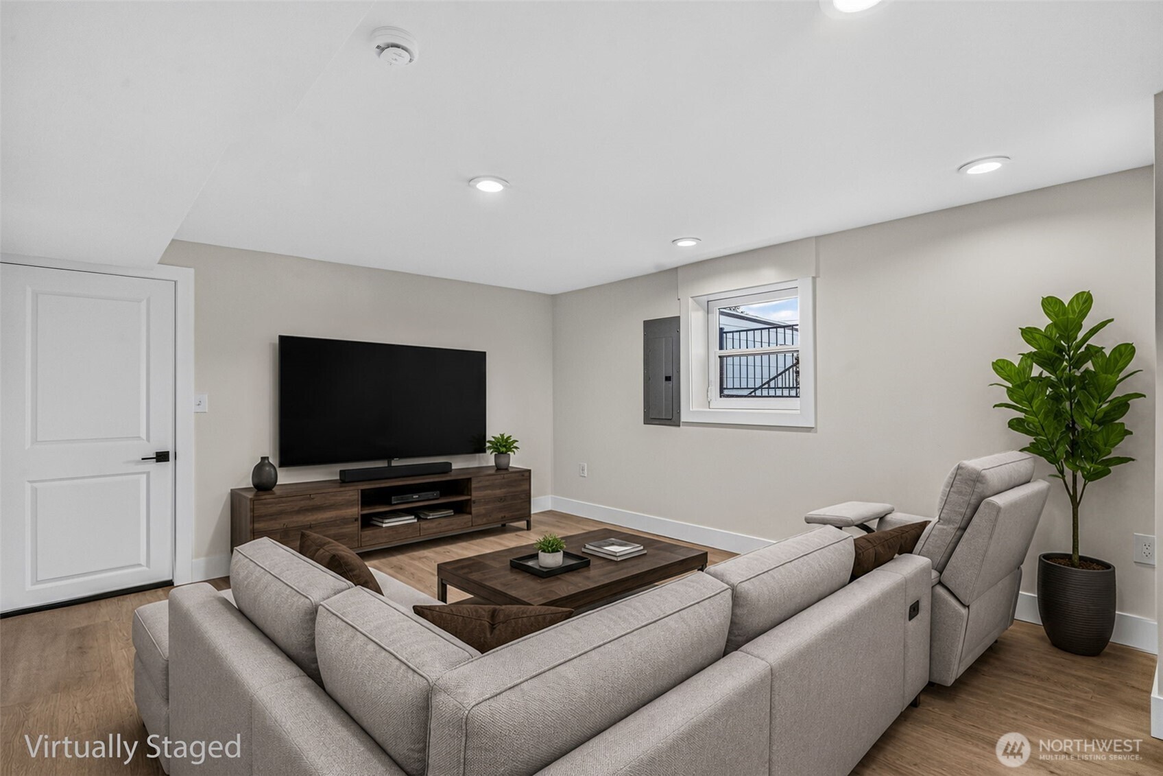 2819 Louise Avenue Property Photo 6