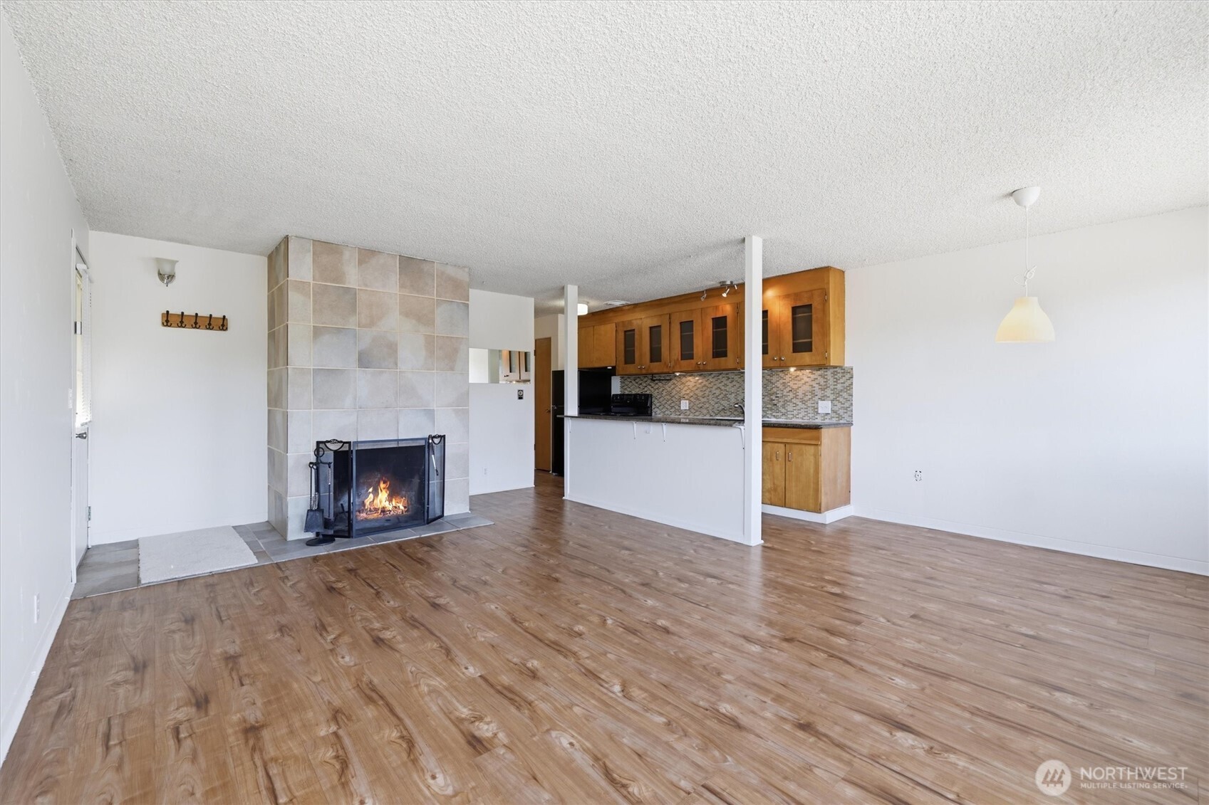 2657 Thorndyke Avenue Property Photo 6