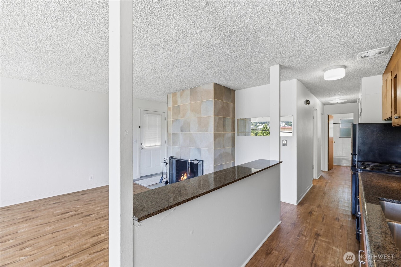 2657 Thorndyke Avenue Property Photo 10