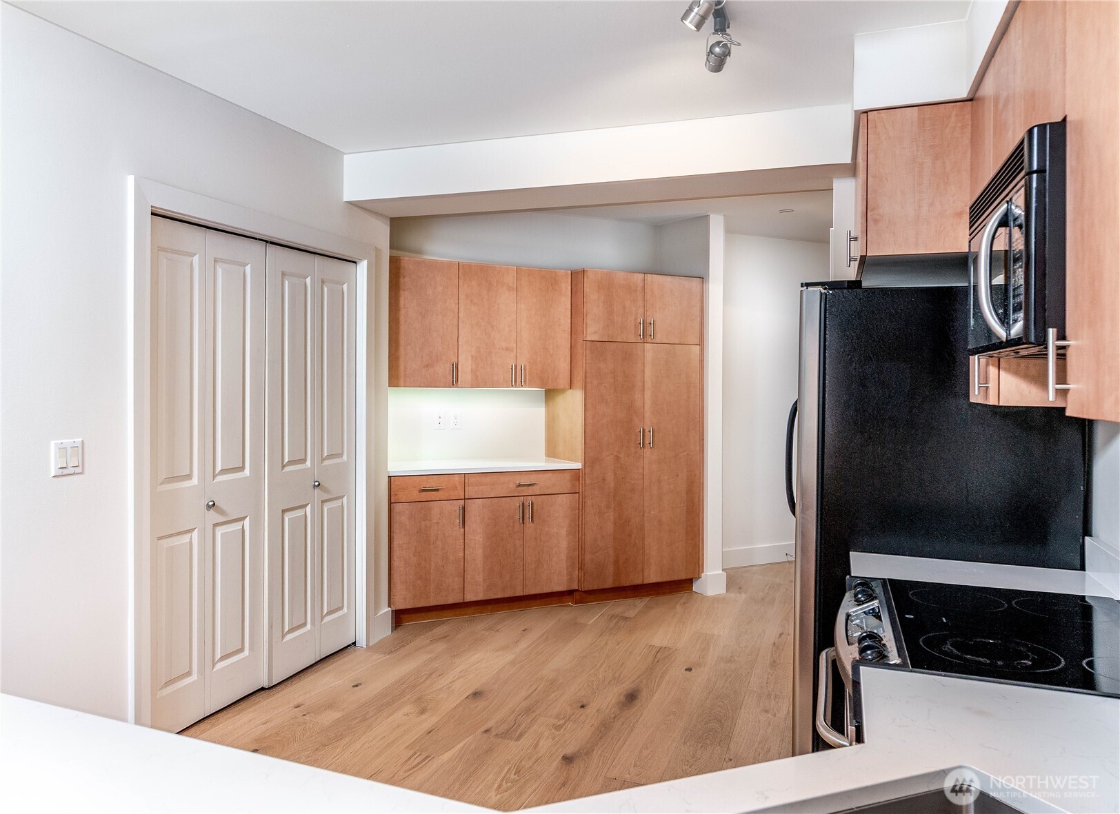 159 Denny Way 208 Property Photo 4