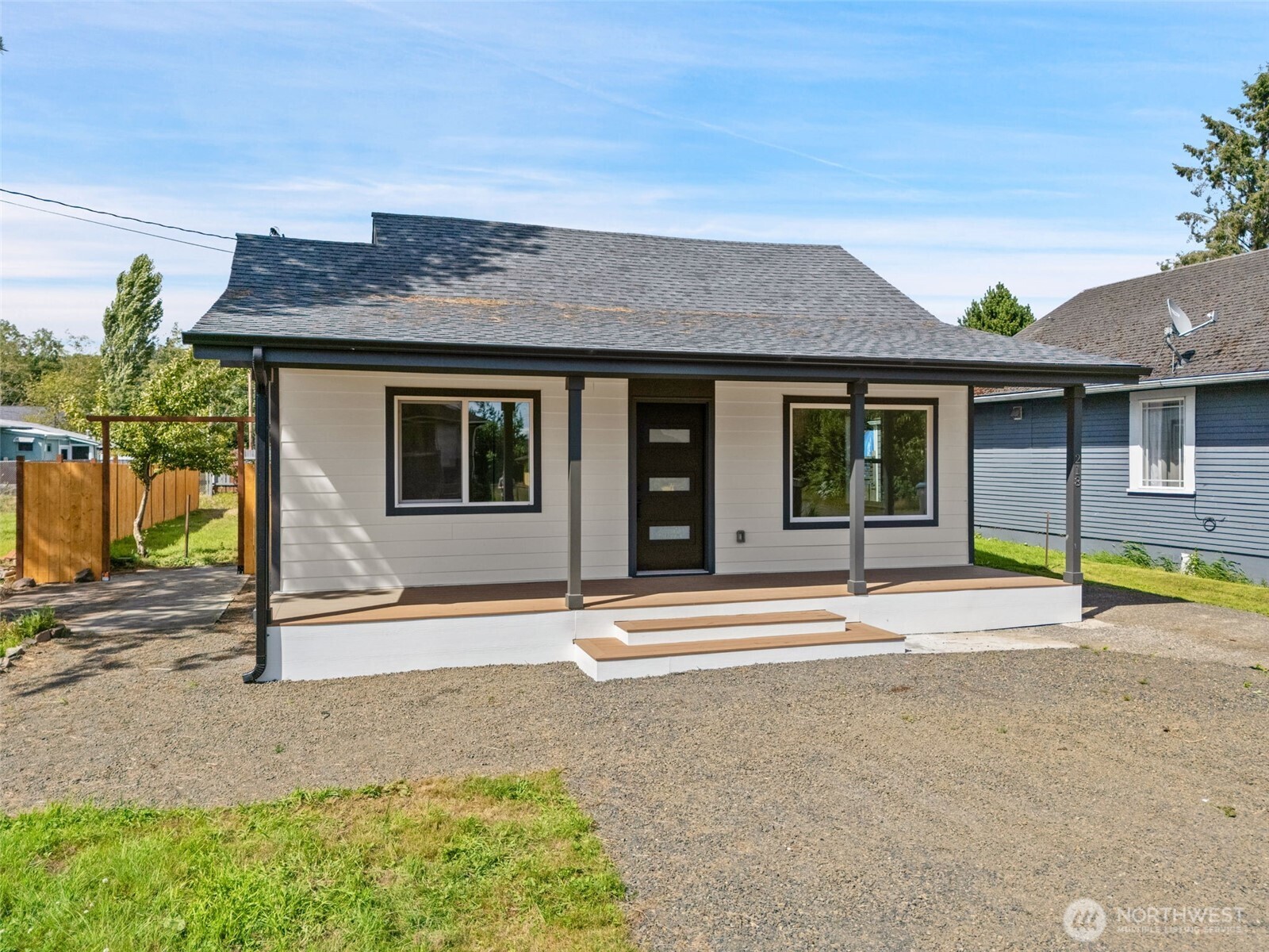 218 E King St Property Photo 1